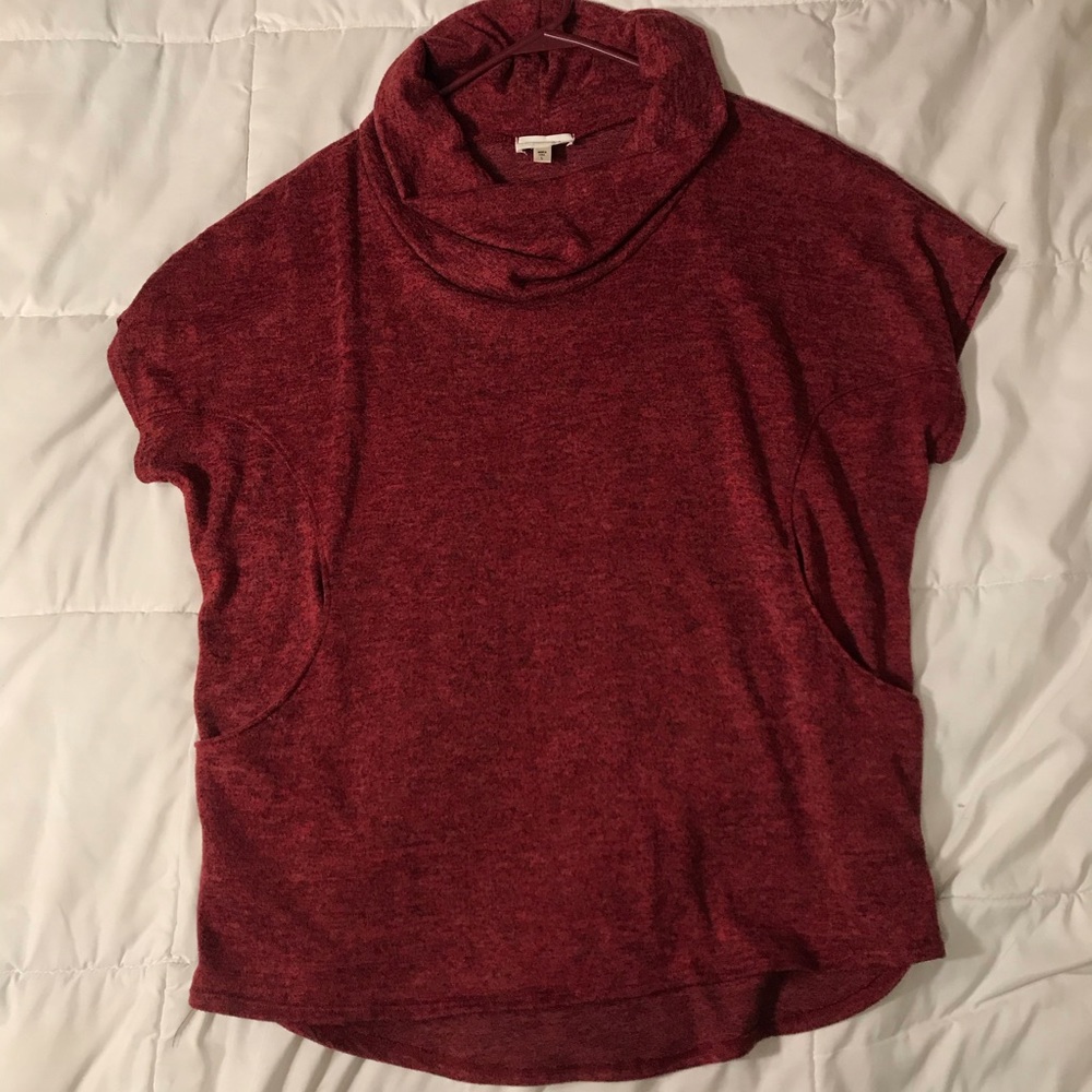 Cowel neck shorts sleeve sweater